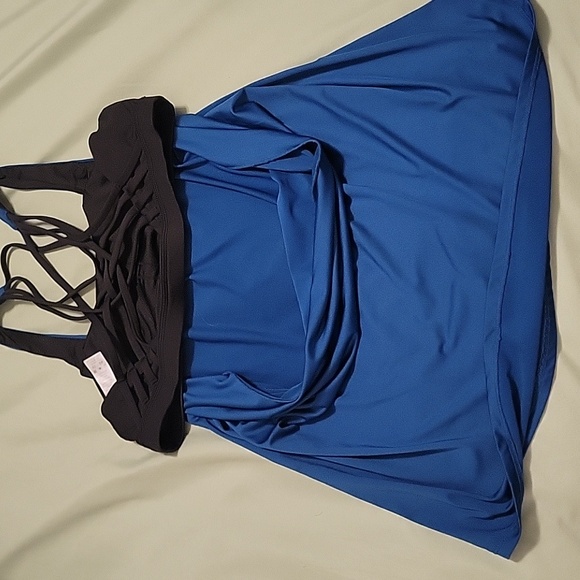 Workout Top - Picture 2 of 4